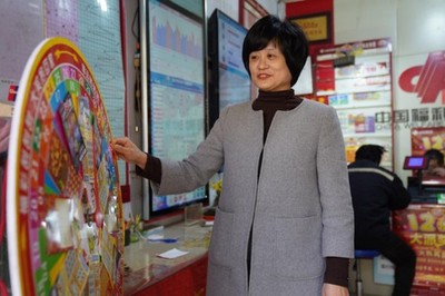 栉风沐雨20年,她从电话亭开启了福彩事业